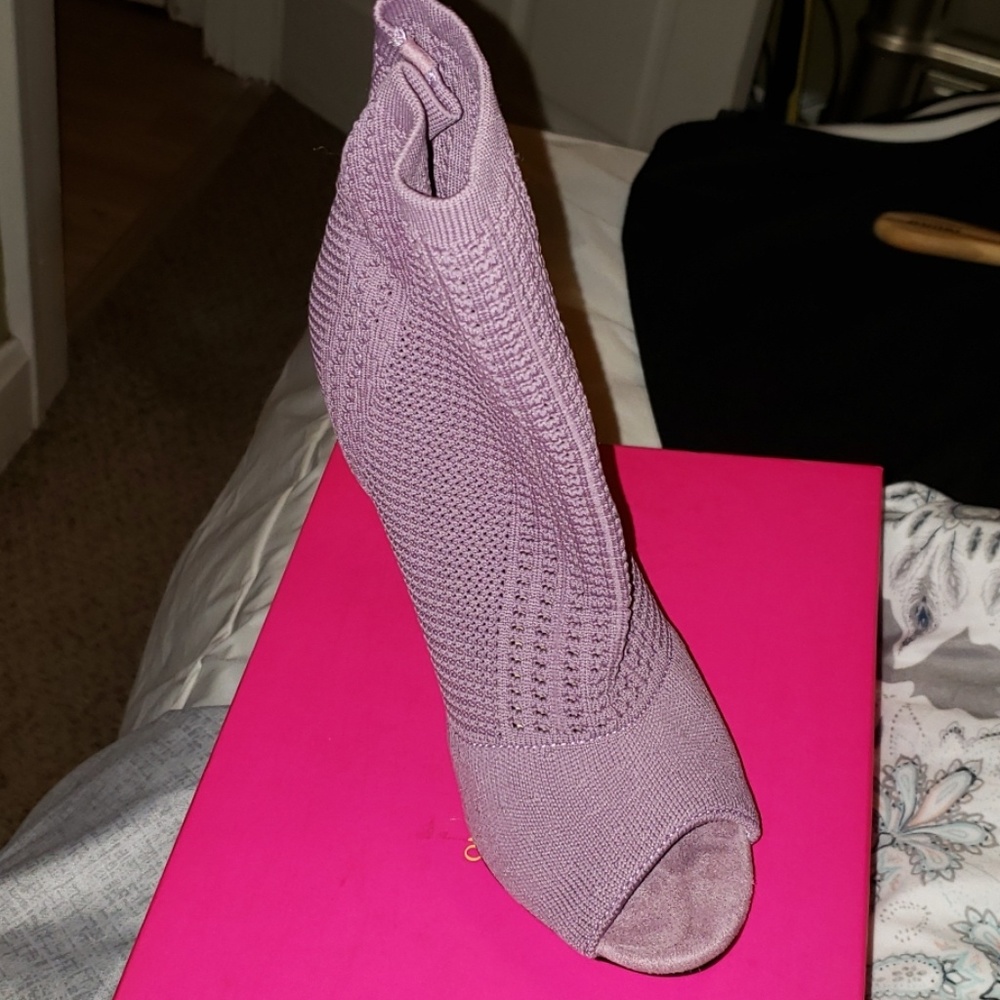 Women BOOTIES never worn but no tags